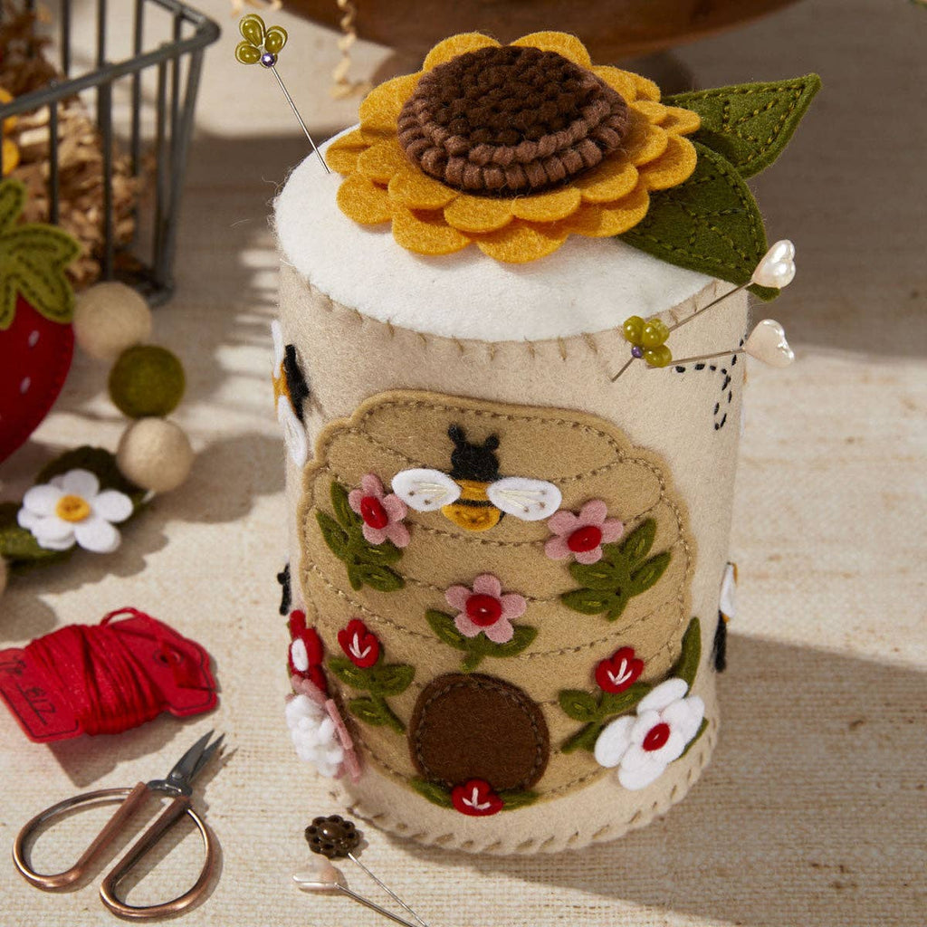 Floral Beehive by Nichol Spohr, Spellbinders Die