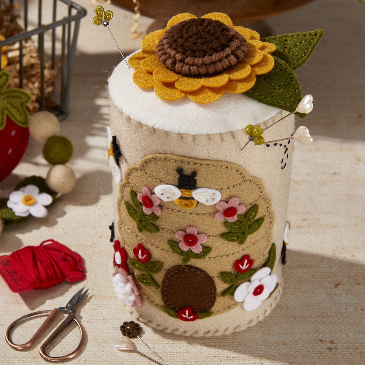 Floral Beehive by Nichol Spohr, Spellbinders Die