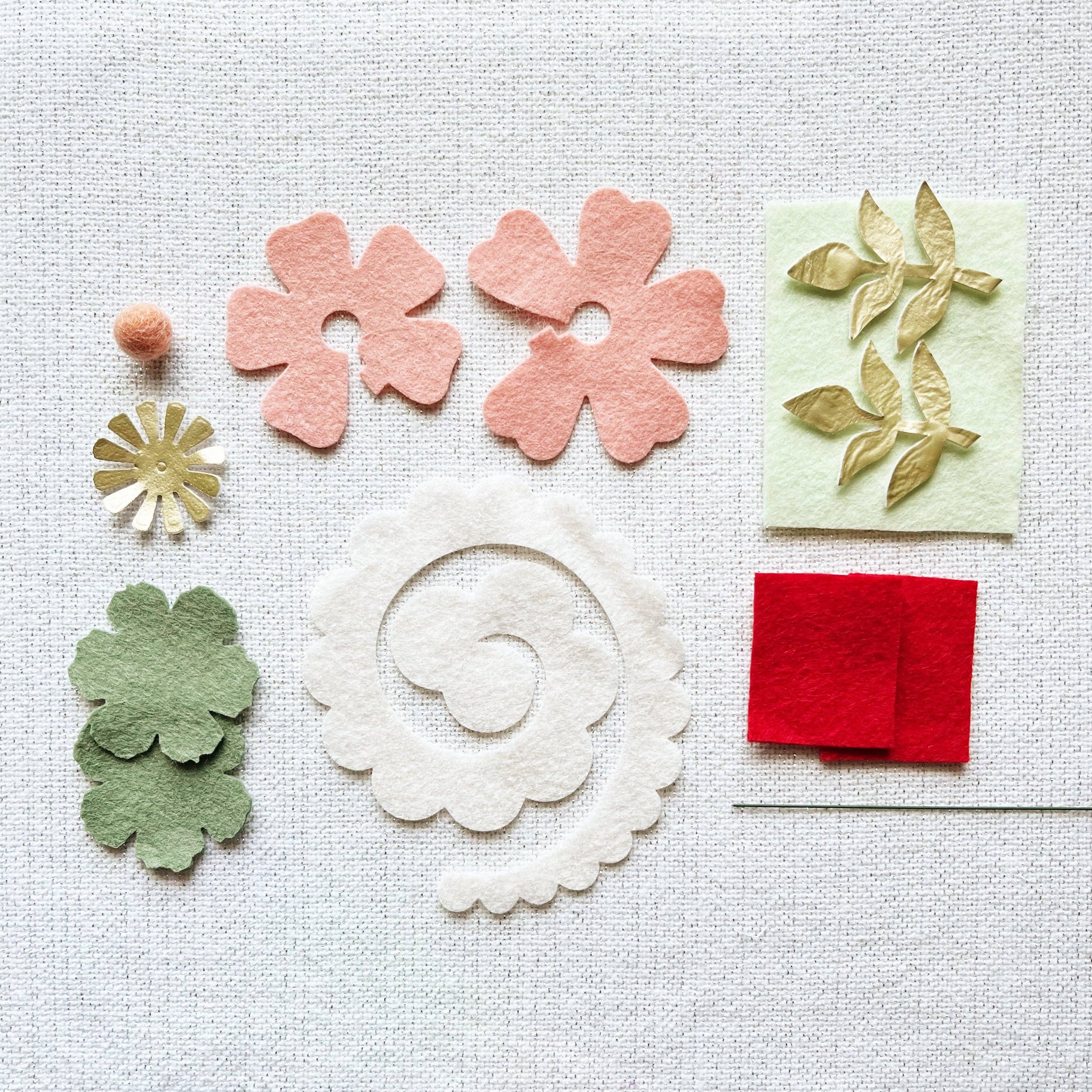 Mini Holly Jolly Holiday Felt Flower Kit