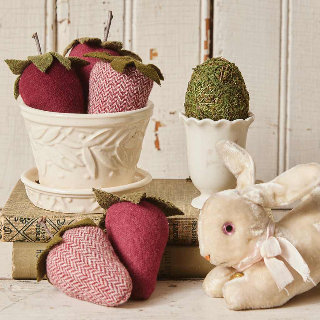 Woolen Strawberries Pattern