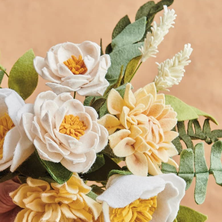 Make Felt Flowers: Four Seasons of Crafting Modern Plants & Flowers