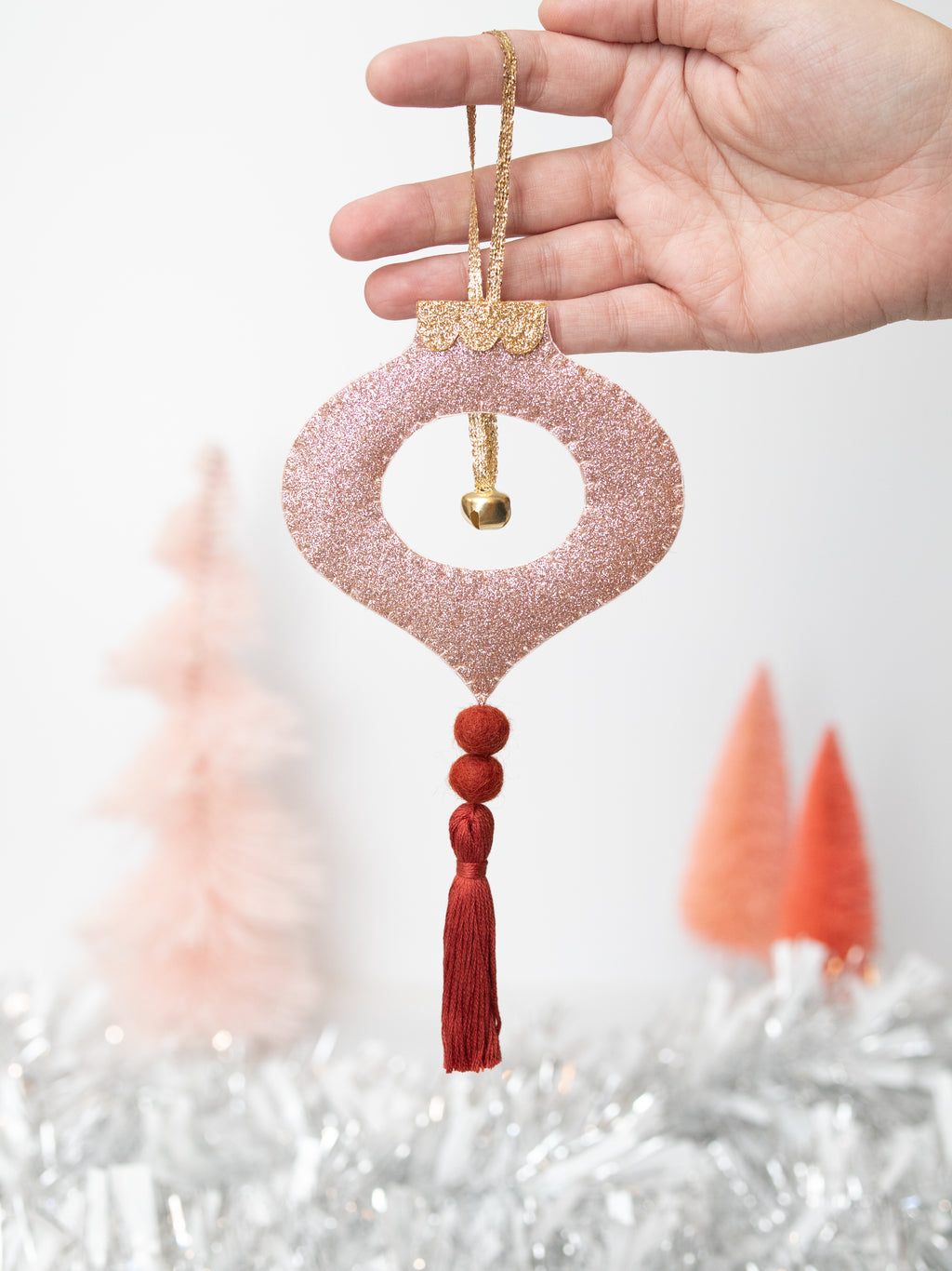 Thursday, October 15, Glitter Bauble Ornament Workshop with Laura Hopper