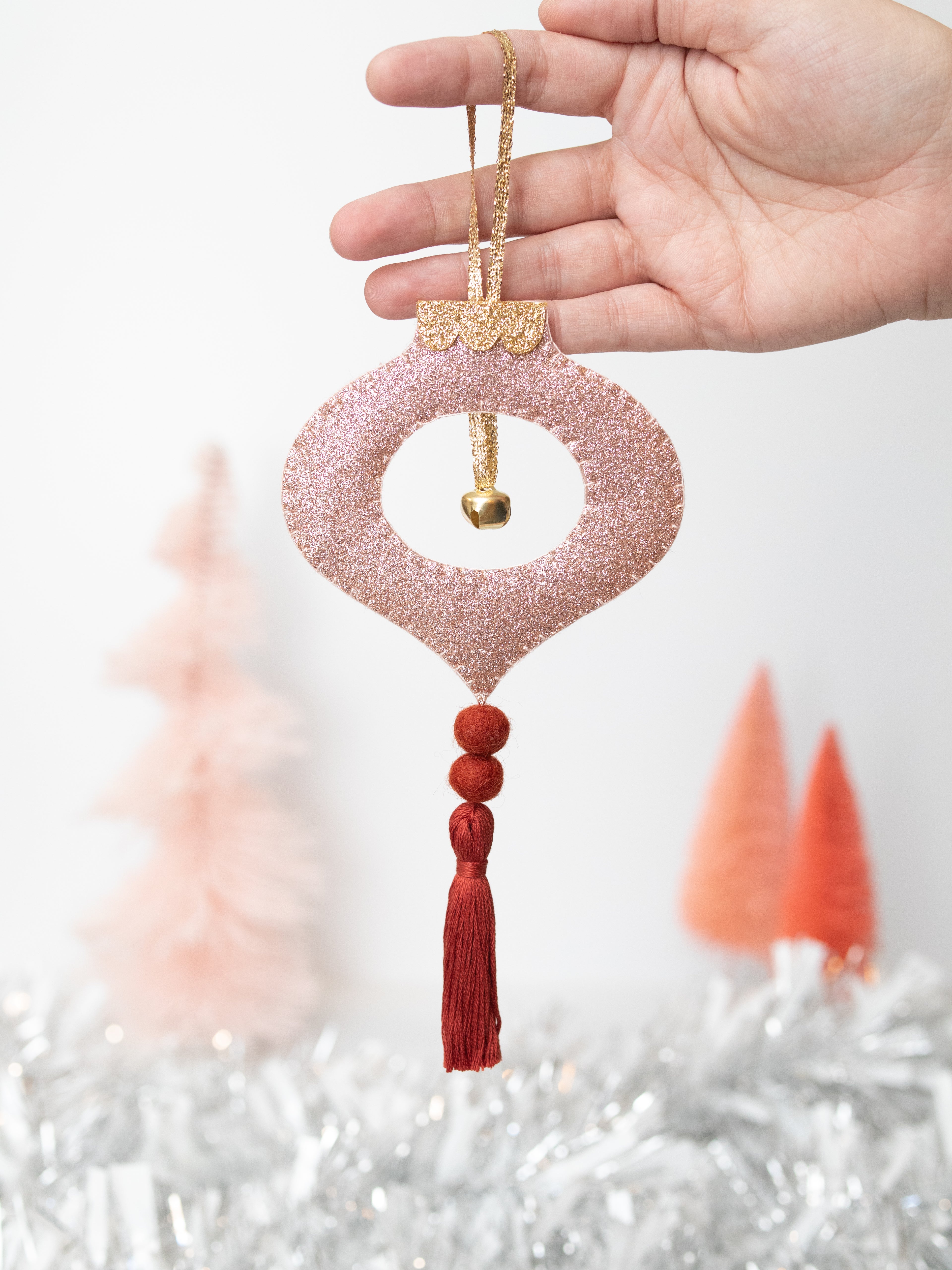 Thursday, October 15, Glitter Bauble Ornament Workshop with Laura Hopper