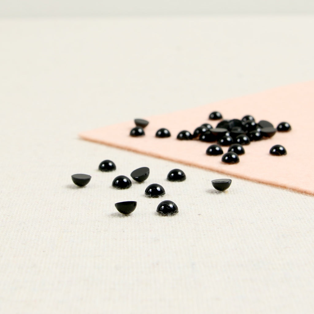 Cabochons, Black