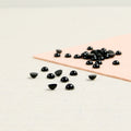 Cabochons, Black