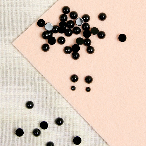 Cabochons, Black