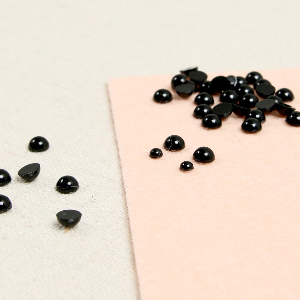 Cabochons, Black