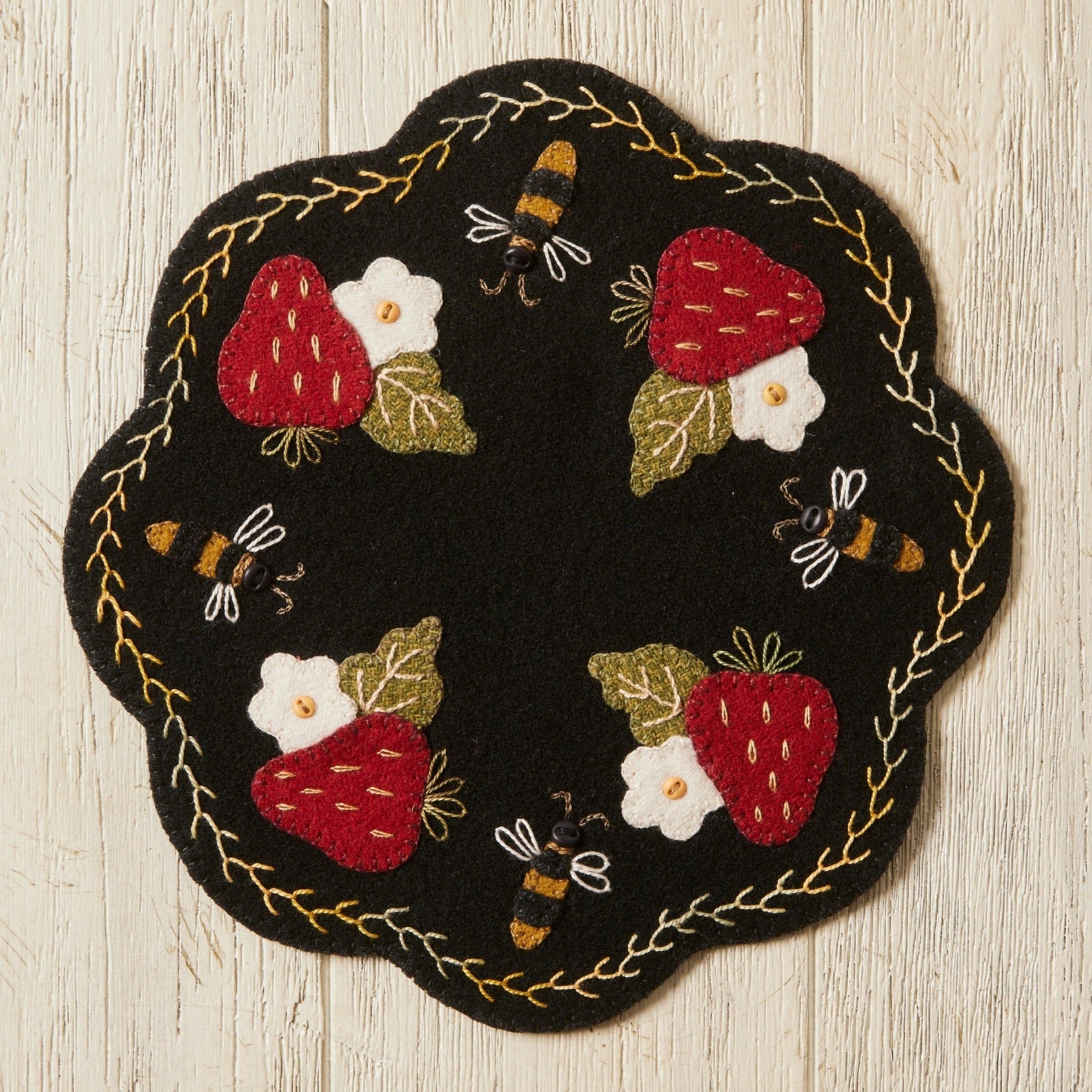 Honeybees & Strawberry Mat Pattern
