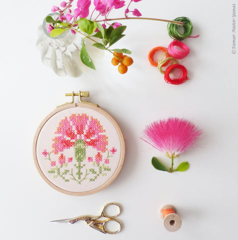 Carnation, 4" Stamped Cross Stitch Kit