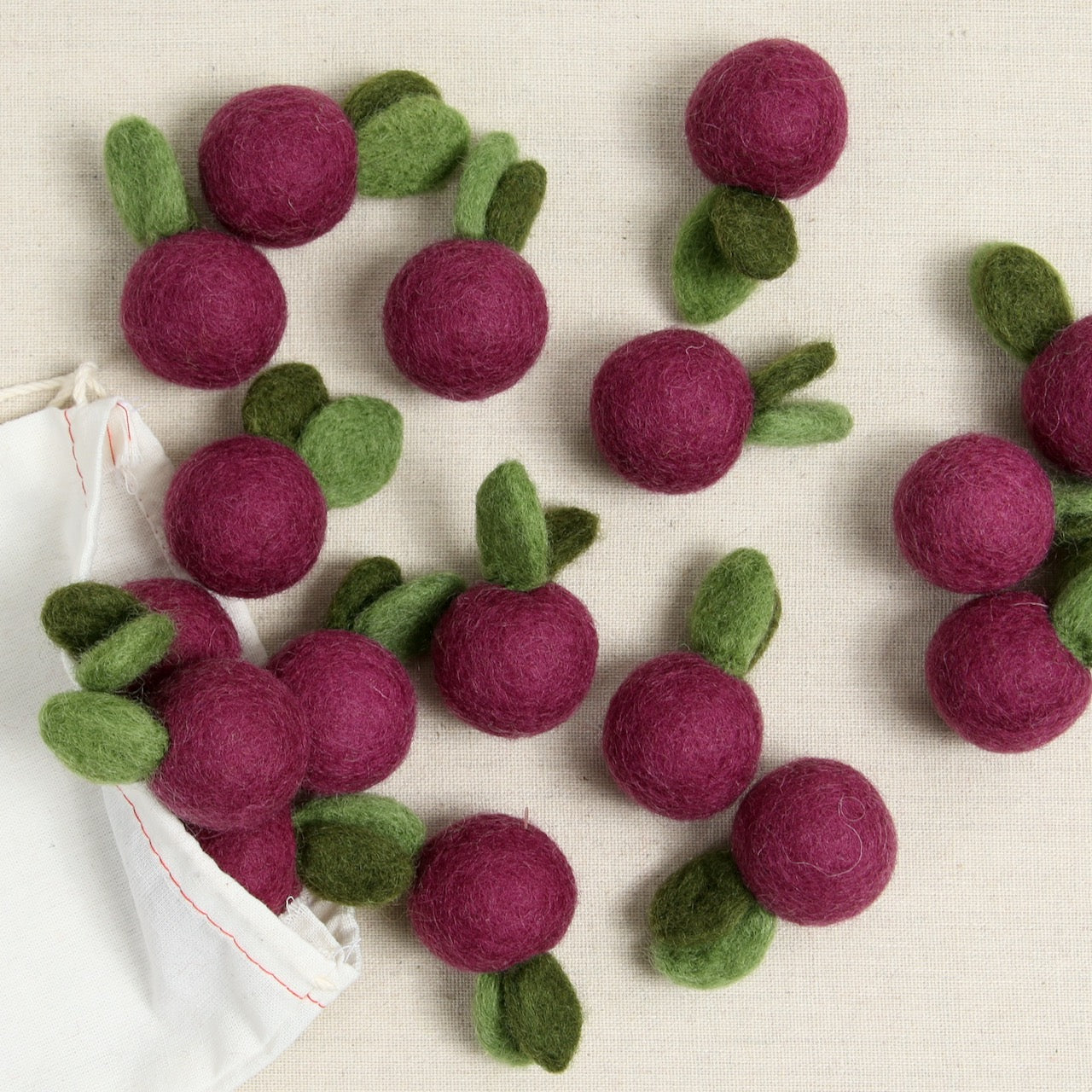 Sugarplum Berry, Felted Fruit – Benzie Design