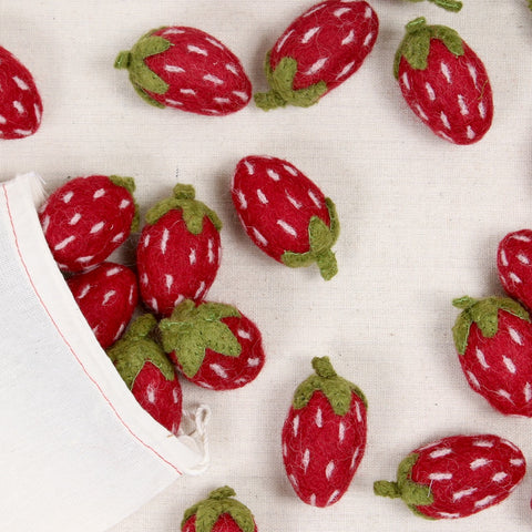 Strawberries, Crimson – Benzie Design